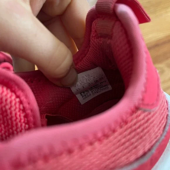 Adidas tennis shoes - Picture 4 of 5